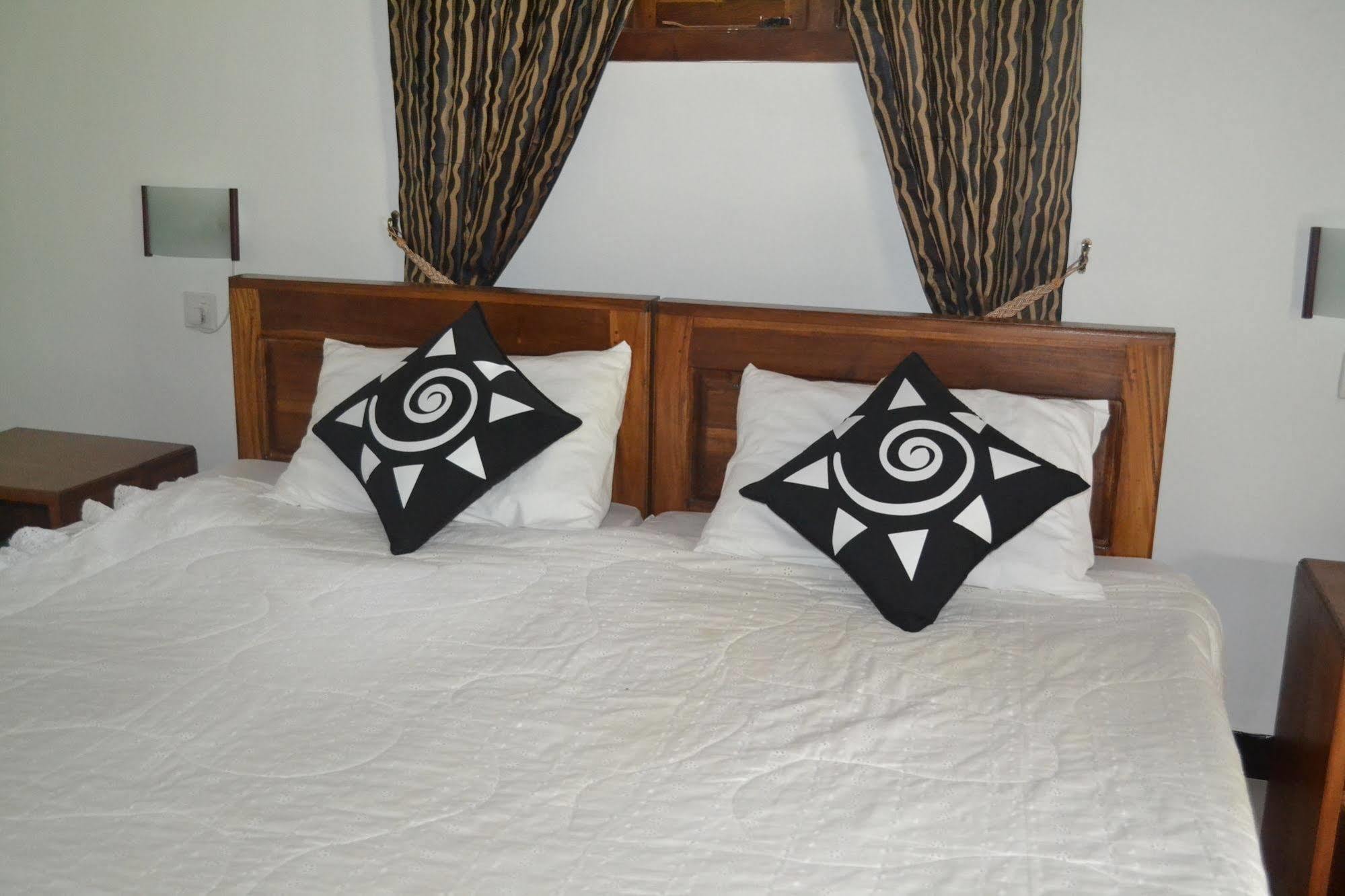 Sigiri Holiday Inn Inamaluwa Exterior photo